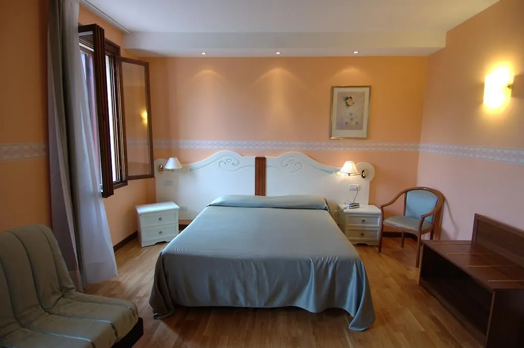 Albergo Ristorante Flora Vittorio Veneto Hotel